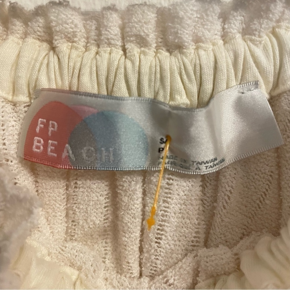 FP Beach Cropped Blouse Off Shoulder elastic short sleeve Top size small - Picture 3 of 6